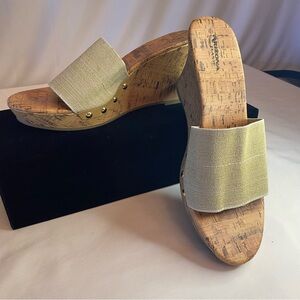 NWOT Arizona Jean company women’s open toed, cork platform wedge taupe size 11